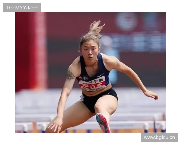 吴艳妮赛前涂指甲油的样子，真不像来比赛的