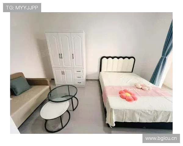 施洋随手发的家常照，背景那辆车直接把我拉回租房现实